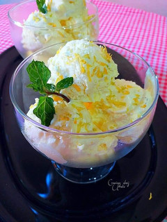 Una foto de Helado extra cremoso de limón con toque de lima verde y azahar