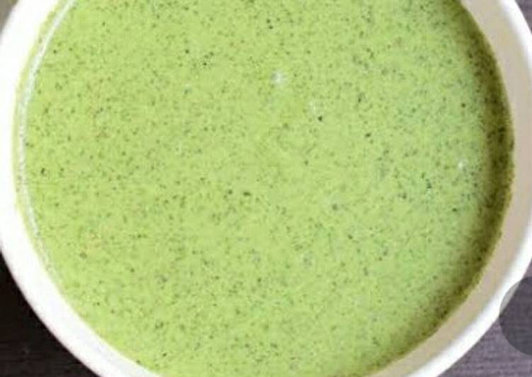 Green chutney with curry pata