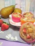Muffins de pera, coco y fresas