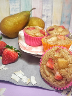 Foto principal de Muffins de pera, coco y fresas