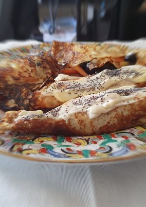 Una foto de Mini panqueques con hummus y otro con frutas