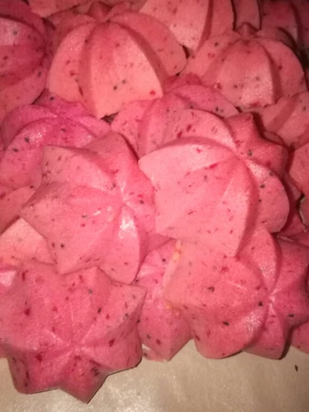 Langkah Mudah untuk Menyiapkan Resep Bolu kukus buah naga yang Uenak Anti Ribet, Sempurna