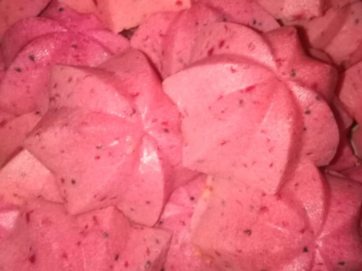 Langkah Mudah untuk Menyiapkan Resep Bolu kukus buah naga yang Uenak Anti Ribet, Sempurna