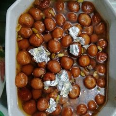 A picture of Gulab jamun.