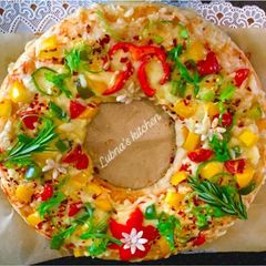 A picture of Christmas Wreath Pizza:.