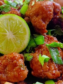 चिकन चिली ड्राय (chiken chilli recipe in marathi) रेसिपी चे मुख्य फोटो 