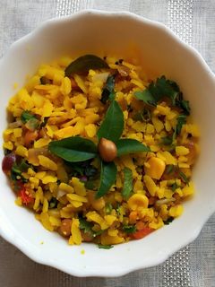 બટાકા પૌંઆ (Bataka Poha Recipe In Gujarati) રેસીપી મુખ્ય ફોટો