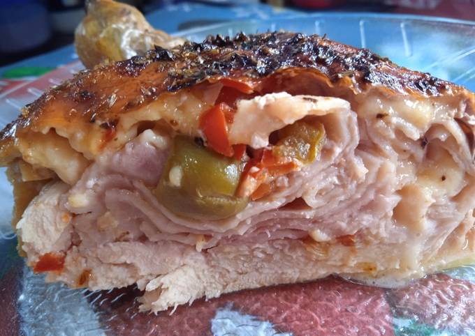 Pollo relleno de jamón, queso, morrón y aceitunas Receta de Marion Magro -  Cookpad