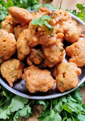 A picture of Besan ke pakora.