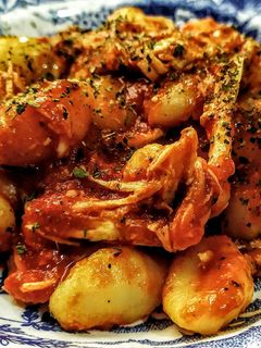 Una foto de ÑOQUIS y Pollo🍜All Arrabiatta..!