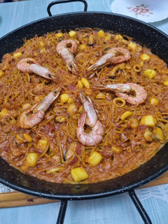 Una foto de Fideuà