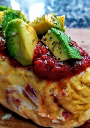 Una foto de HUEVOS RELLENOS🥚🌶️🍅🌰🥩🧀🥑 En Bolsa...!