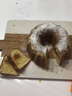 Una foto de Budín de coco y dulce de leche 🥥🥥