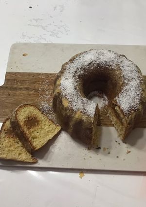 Una foto de Budín de coco y dulce de leche 🥥🥥