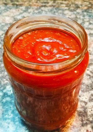 A picture of Hot and sweet Tomato Sauce.