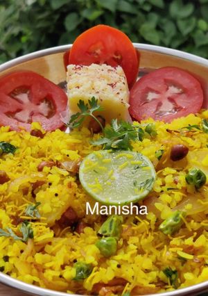 A picture of Kanda Batata Poha (Maharashtrian Breakfast).