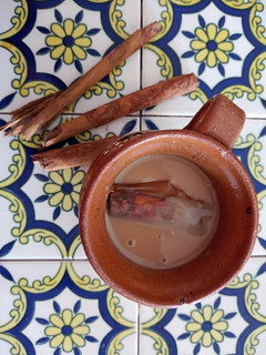 Una foto de Atole de café con vainilla y canela 🍮🏺