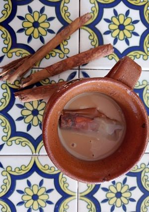 Una foto de Atole de café con vainilla y canela 🍮🏺