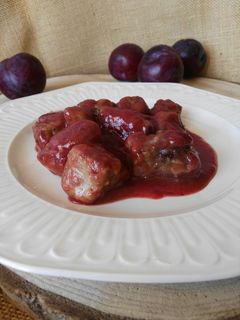 Una foto de Atún con salsa de ciruelas y Pedro Ximénez