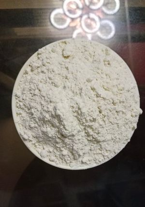 थालीपीठ प्लस कोंबडी वड्याचे पीठ रेसिपी चे मुख्य फोटो 