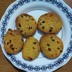 A picture of Tutti frutti or Karachi biscuits.