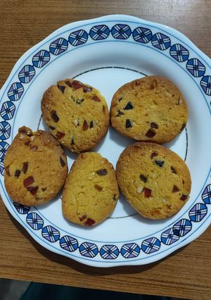 A picture of Tutti frutti or Karachi biscuits.