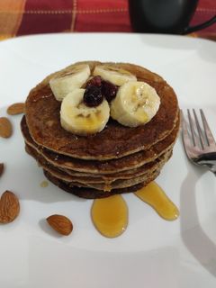 কলা, ওটস, আমন্ড প্যানকেক (  Banana, oats, almond pancake recipe in bengali) রেসিপির প্রধান ছবি