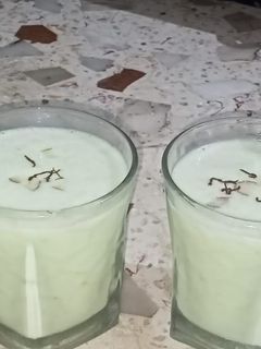 બનાના મિલકશેક (Banana Milkshake Recipe In Gujarati) રેસીપી મુખ્ય ફોટો