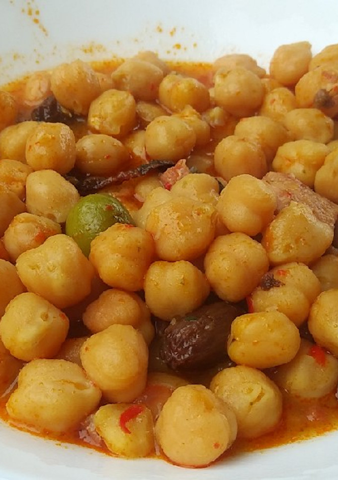 Una foto de Potaje de garbanzos con verduras