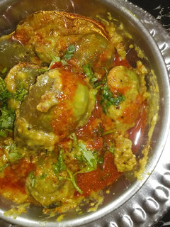 ભરેલા રીંગણ (Bharela Ringan Recipe In Gujarati) રેસીપી મુખ્ય ફોટો