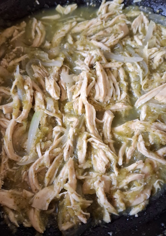 Una foto de Tinga de pollo en salsa verde