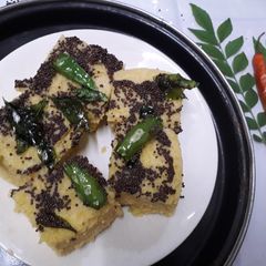 A picture of Suji dhokla.