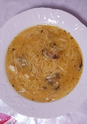 Una foto de Sopa de pescado y marisco 😋