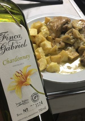 Una foto de Pollo con champiñones