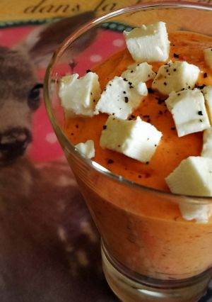 Une photo de Mousse poivron rouge tomates