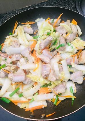 Hình của món Phèo non xào cải thảo.