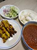 Xiên gà satay kèm sốt