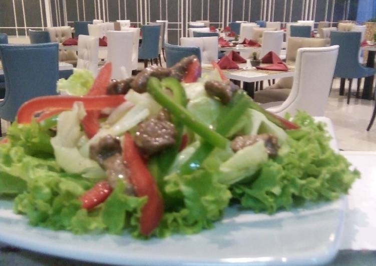 Veggie beef salad with lemon dressing