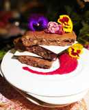 Brownie de Chocolate y Nueces con Salsa de Frambuesas