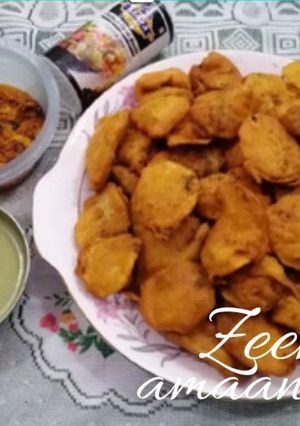 A picture of Hyderabadi Aloo Bhajiye with Chat Masala.