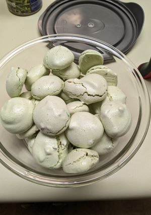 A picture of Holiday Meringue Cookies.