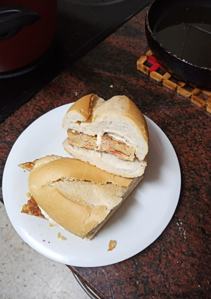 Una foto de Bocadillo de tortilla chips con mayonesa