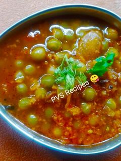 हिरव्या वाटाण्याची उसळ (hirvya vatanyachi usal recipe in marathi) रेसिपी चे मुख्य फोटो