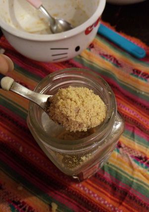 Una foto de Rawmesan (Queso rallado vegano)