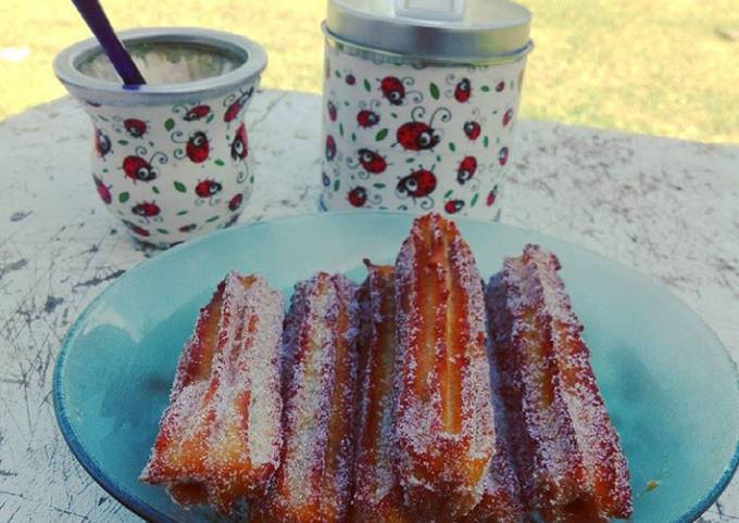 Churros Rellenos con Dulce de Leche Receta de Mvictoriagarcia- Cookpad