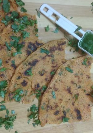 बेसन चीला(besan chila recipe in hindi) रेसिपी मुख्य फोटो
