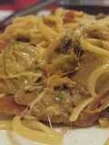 Spaghetti con salsa de almejas machas y repollitos de Bruselas