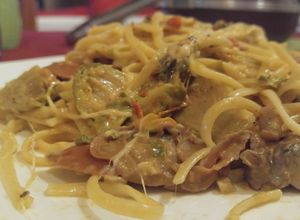 Una foto de Spaghetti con salsa de almejas machas y repollitos de Bruselas