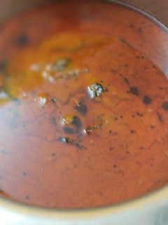வத்தக்குழம்பு(vathal kulambu recipe in tamil) செய்முறை முக்கிய புகைப்படம்