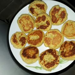 A picture of Garri cookies.